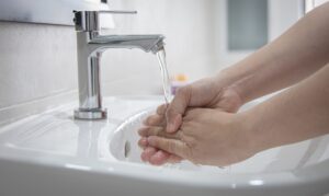 Handen wassen zonder zeep is het effectief Onderzoek zegt JA